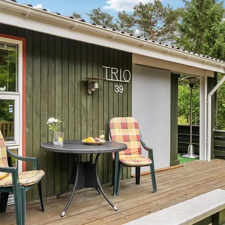 3 Bedroom Awesome In Ans By Roe